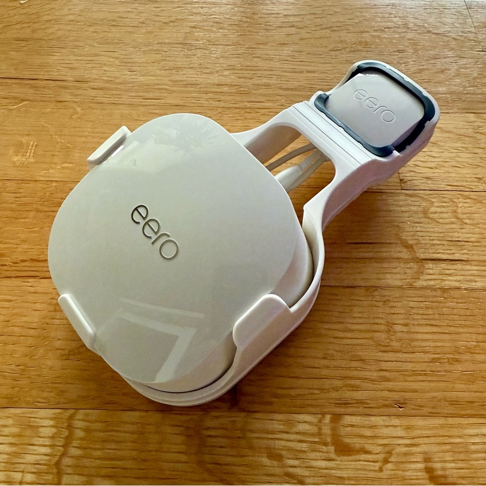 Eero 6 WiFi Add-On in White - Picture 3 of 5